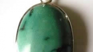 medium-oval-turquoise-pendant-plainish
