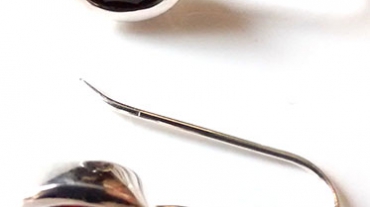 ovalgarnetdangles[1]