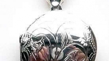 round-engraved-locket